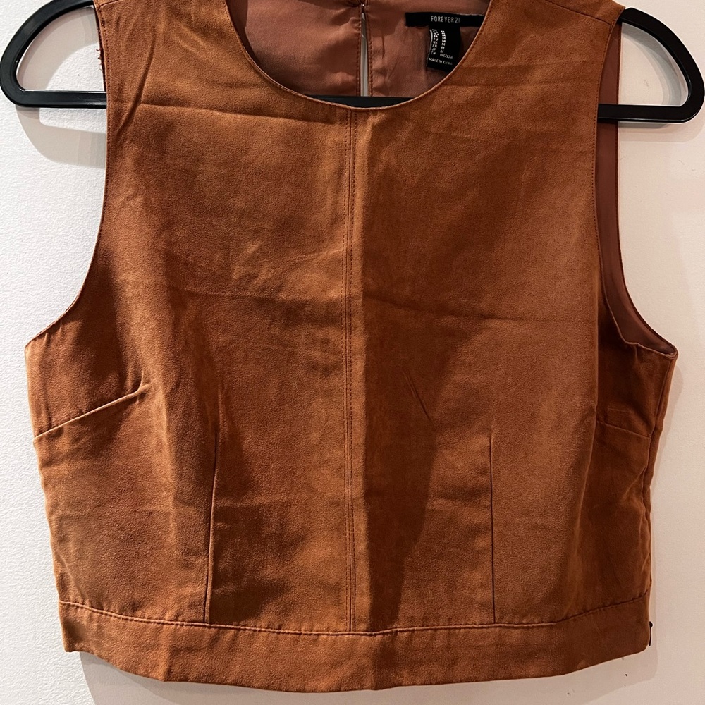 Brown suede crop top 🤎